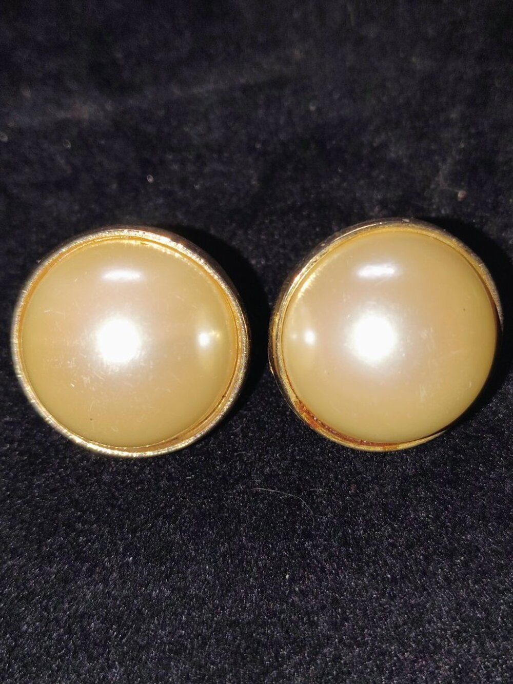 Vintage Carol Dauplaise Faux Pearl Button Clip‑On Earrings – Gold Tone – 1"